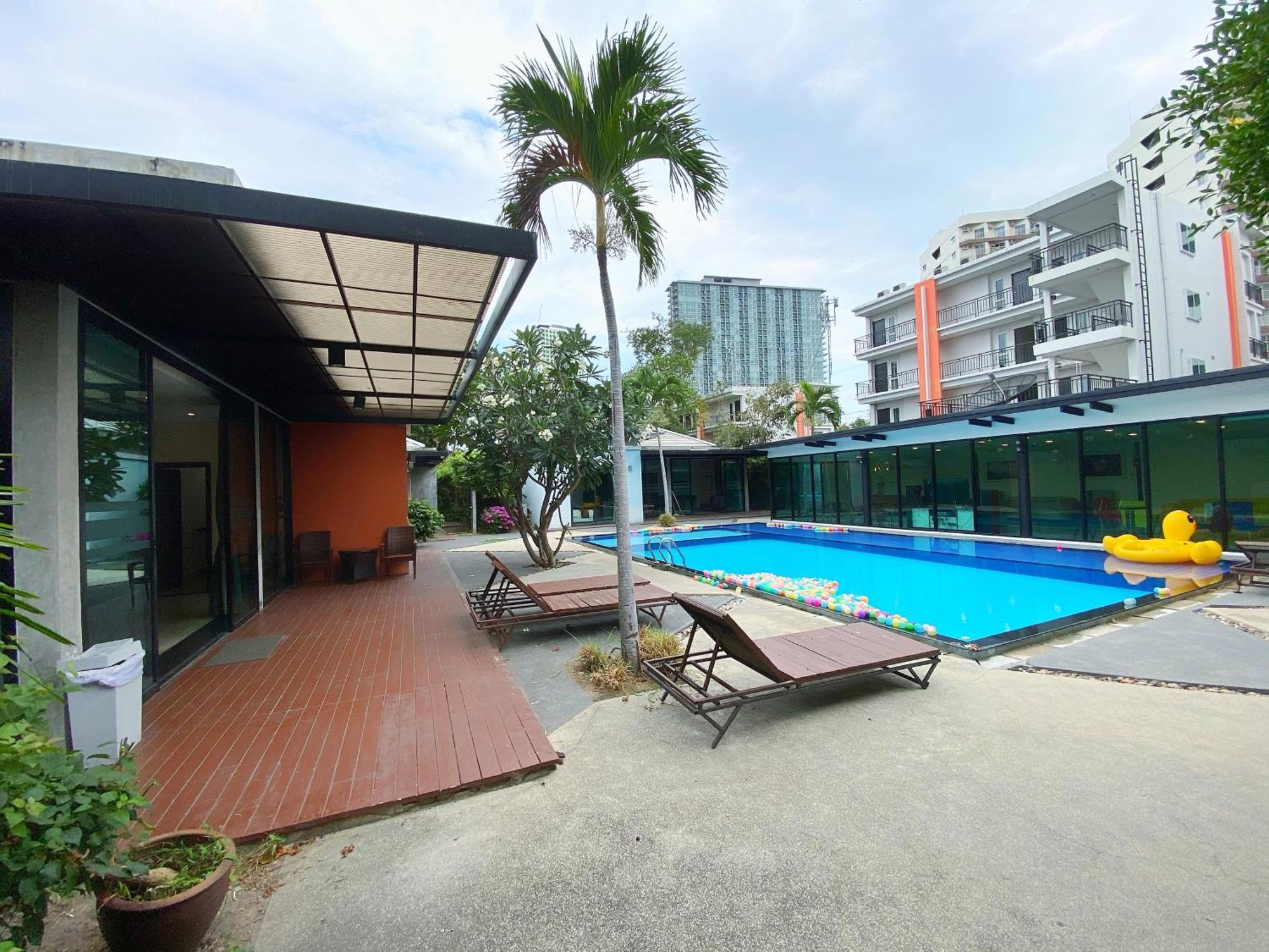 Villa Navin Jomtien Beach Exterior photo