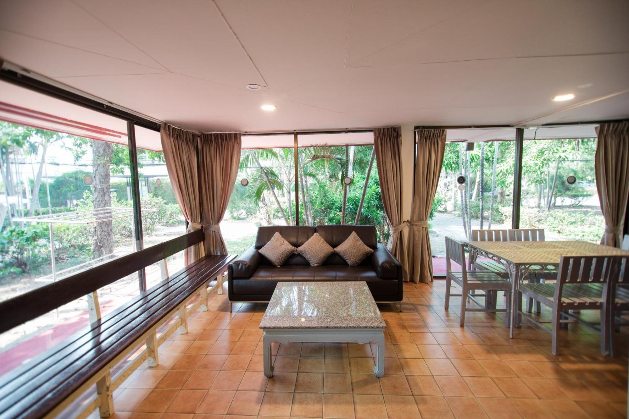 Villa Navin Jomtien Beach Exterior photo